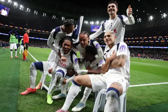 توتنهام يواصل تألقه الأوروبي بفوز كبير على سلافيا براغ بثلاثية نظيفة