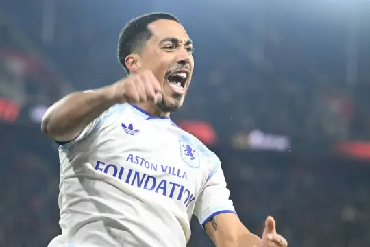 أستون فيلا يهزم بازل ويواصل صدارة مجموعته في الدوري الأوروبي
