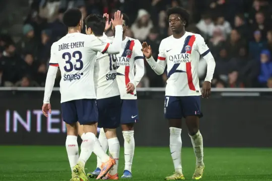 باريس سان جيرمان ينتزع الصدارة مؤقتًا ورين يعود للانتصارات بثلاثية