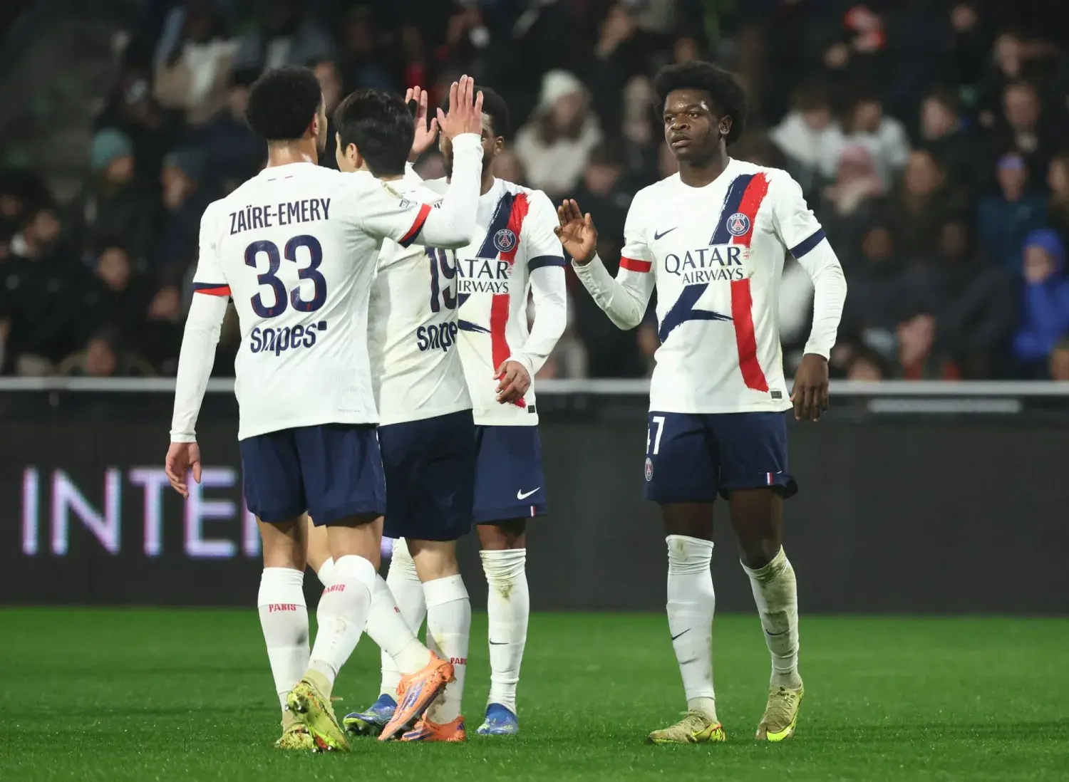 فوز مثير لباريس على ميتز وتألق أردني يقود رين لتجاوز كبوة الخسارة