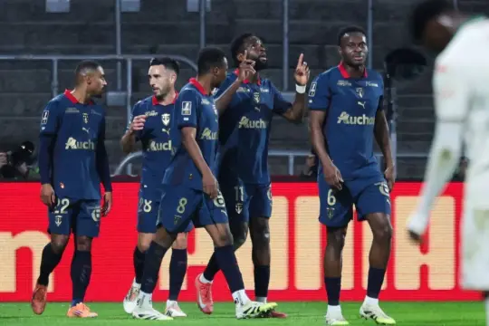 لانس يستعيد صدارة الدوري الفرنسي ويواصل سلسلة انتصاراته