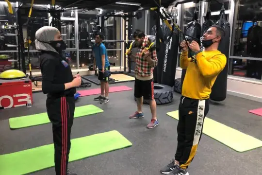 الدراسة الحديثة: زيادة الكتلة العضلية مرتبطة بدماغ أصغر سناً لدى منتصف العمر