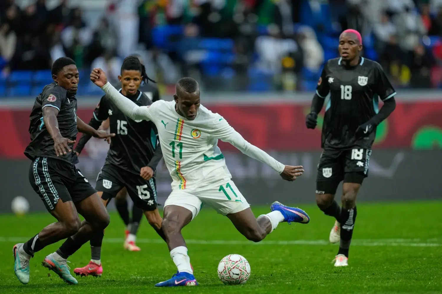 ثنائية نيكولاس جاكسون وشريف ندياي تمنح أسود التيرانجا صدارة المجموعة الرابعة