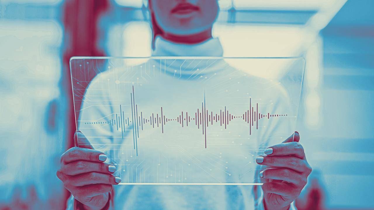 ألكسندرا صموئيل تكشف عن تجارب مبتكرة تدفع مساعدات الذكاء الاصطناعي إلى ما هو أبعد من الاستخدامات المألوفة