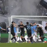 نابولي يعبر لاتسيو بثنائية نظيفة ويواصل مطاردة الصدارة في الدوري الإيطالي