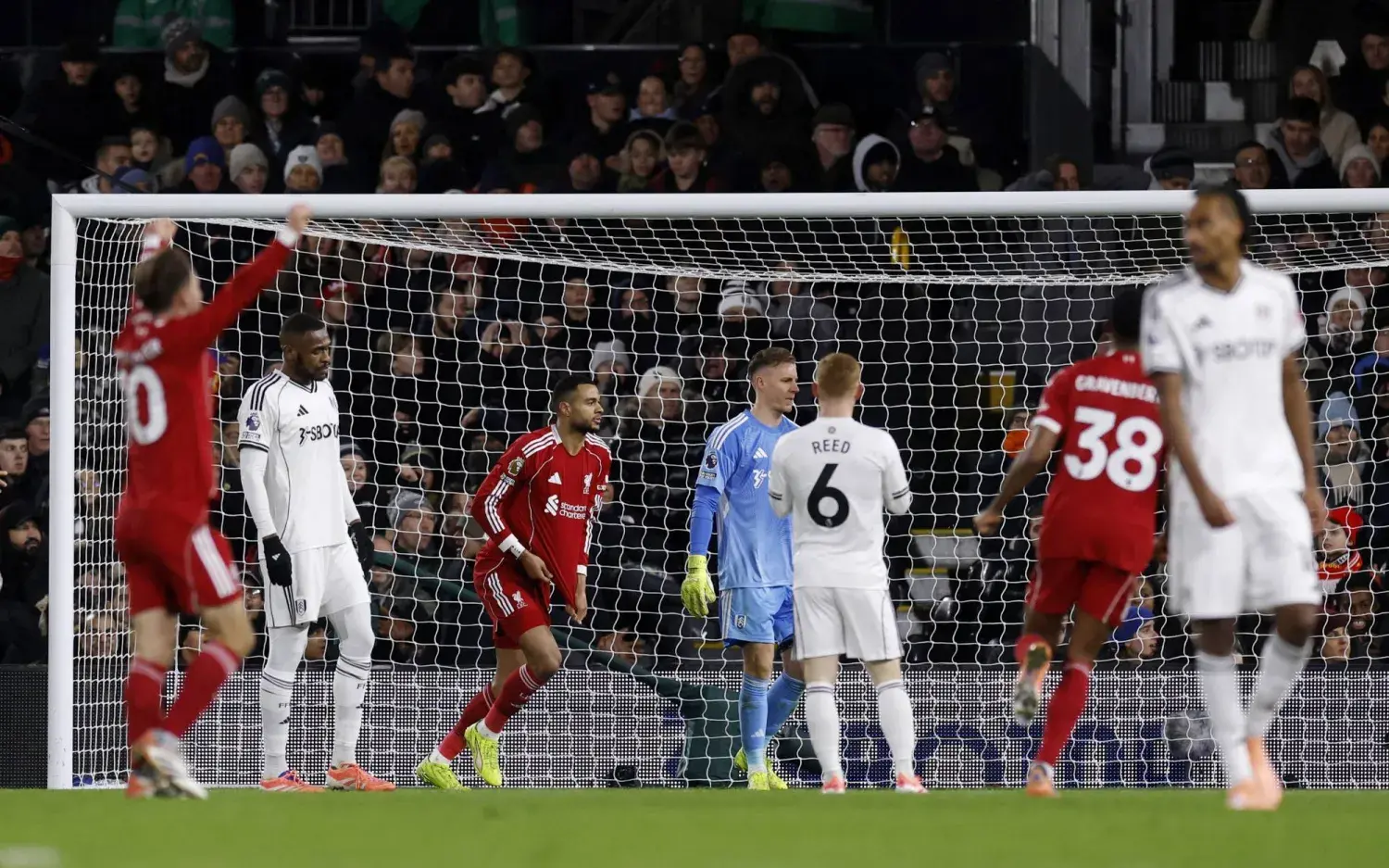 الدوري الإنجليزي: ليفربول بتعادل قاتل أمام فولهام وبرينتفورد يقسو على إيفرتون