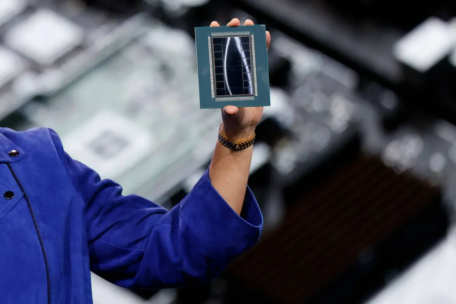 «AMD» تكشف جيلًا جديدًا من شرائح الذكاء الاصطناعي بدعم مباشر من «OpenAI» في «CES 2026»