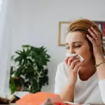 لماذا تستمر نزلات البرد لأكثر من 10 أيام؟ إليك الأسباب والحلول