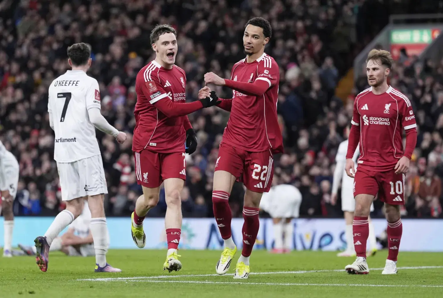 سوبوسلاي وفيرتز يقودان «الريدز» لفوز مريح في آنفيلد ومواجهة مرتقبة أمام برايتون