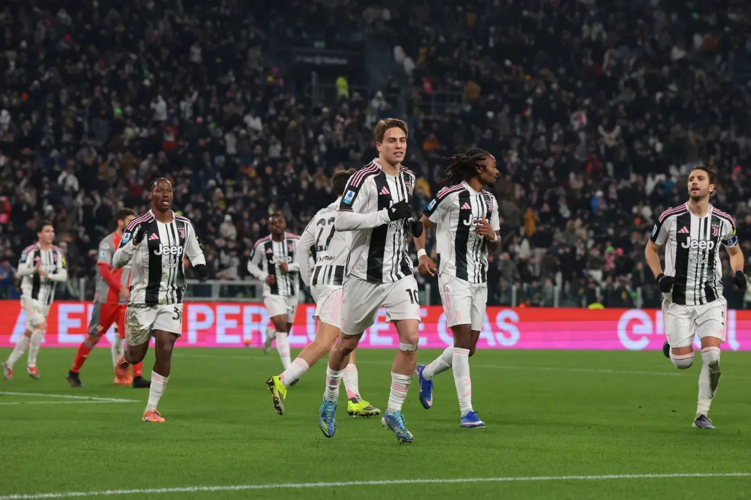 ثلاثية مبكرة تحسم المواجهة في الشوط الأول وماكيني يختتم مهرجان الأهداف في تورينو