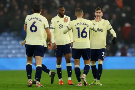 إيفرتون يُسقط أستون فيلا على أرضه ويُنهي سلسلة انتصاراته في الدوري الإنجليزي