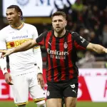 ميلان يواصل مطاردة إنتر وروما يفرض كلمته… وفيورنتينا يكرّم رئيسه الراحل بفوز مؤثر