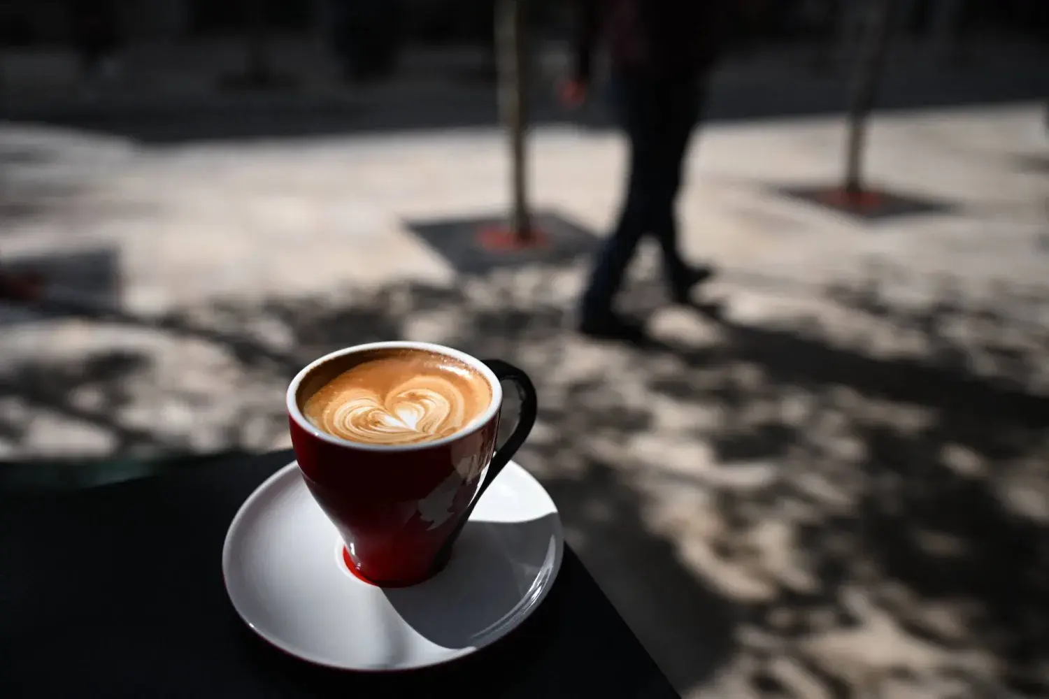 القهوة على معدة فارغة: مخاطر صحية قد لا يتنبه لها كثيرون