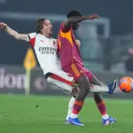 ميلان يهدر فوزاً ثميناً ويتعادل مع روما في صراع القمة بالدوري الإيطالي