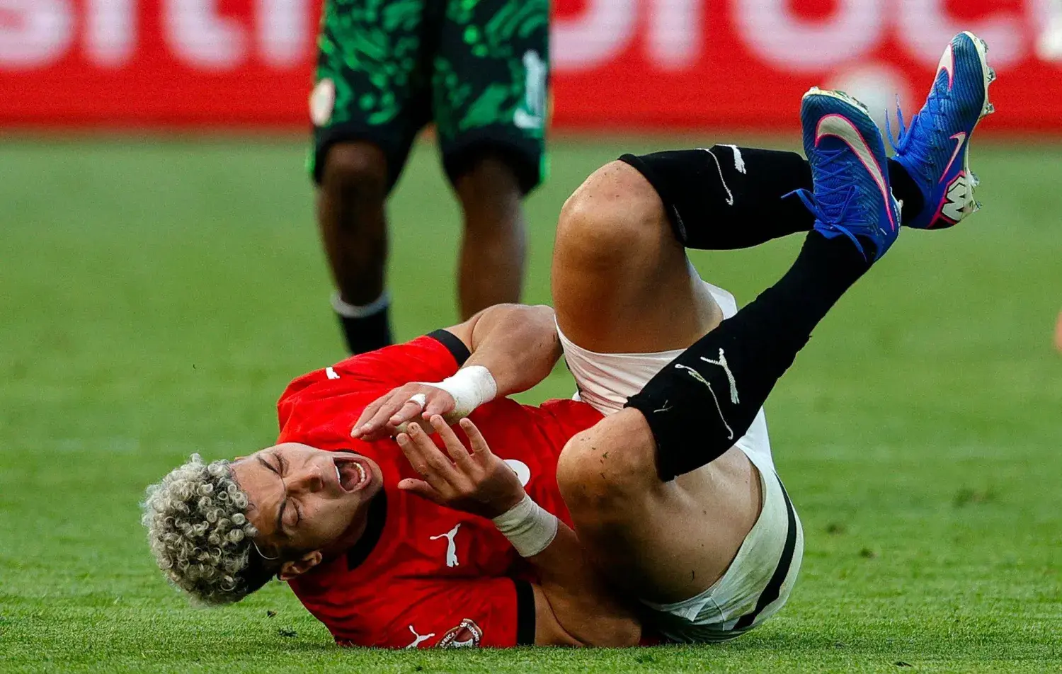 إجراءات صارمة ضد لاعب الفريق الأحمر بعد تخلفه عن السفر لمواجهة يانغ أفريكانز بدوري أبطال أفريقيا