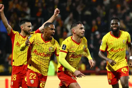 لانس يعتلي صدارة الدوري الفرنسي مؤقتًا بعد الفوز على لوهافر