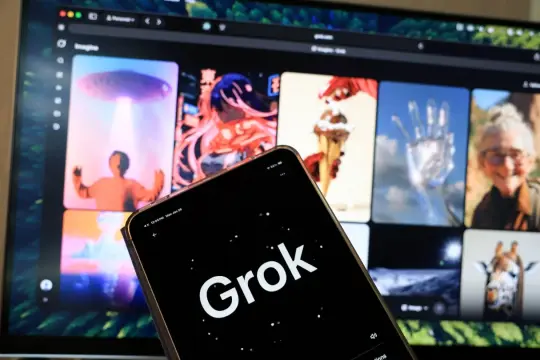 تحقيق «رويترز»: روبوت الدردشة «جروك» من إكس يواصل إنتاج صور فاضحة رغم التحذيرات