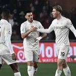 نابولي يخطف فوزاً قاتلاً من جنوى وفيورنتينا ينجو من السقوط أمام تورينو