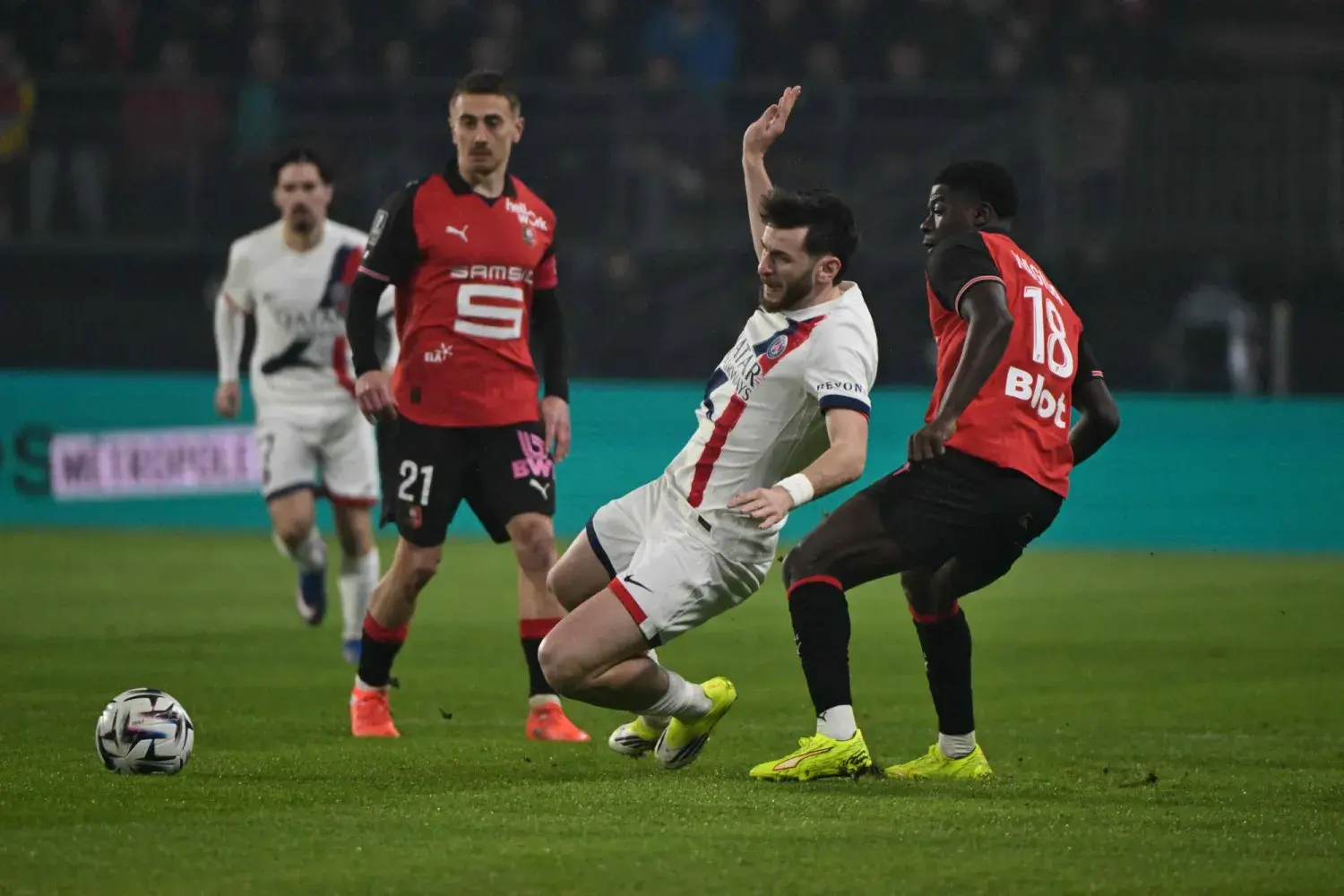 التعمري يقود ثلاثية مفاجئة تُهدي لنس فرصة اعتلاء القمة وتُجمّد رصيد سان جيرمان عند 51 نقطة