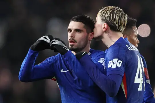 نيتو يقود تشيلسي إلى ثمن نهائي كأس إنجلترا برباعية في شباك هال سيتي