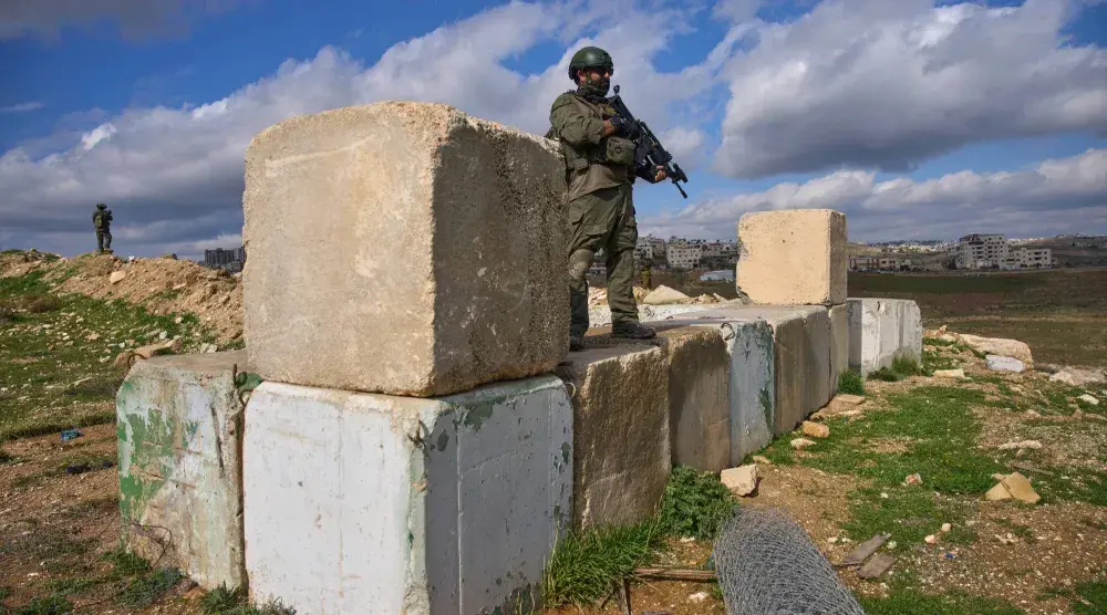 القيادة الفلسطينية وحركة «حماس» تدعوان المجتمع الدولي للتحرك الفوري