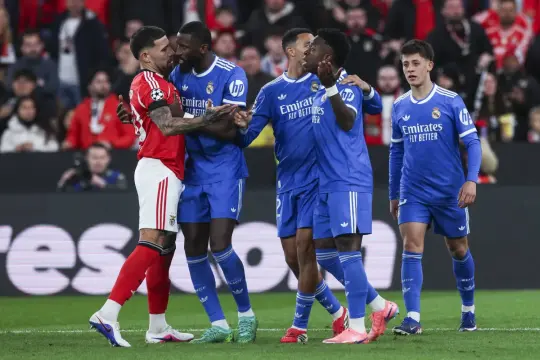 ريال مدريد يهزم بنفيكا بهدف فينيسيوس وسط توقف بسبب واقعة عنصرية