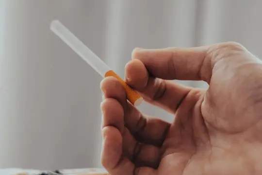 التدخين بعد الإفطار مباشرةً يضاعف المخاطر الصحية ويقوّض فوائد الصيام