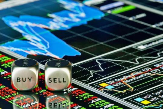 تصعيد حرب إيران يضغط على الأسواق: النفط يقفز والأسهم العالمية تتراجع