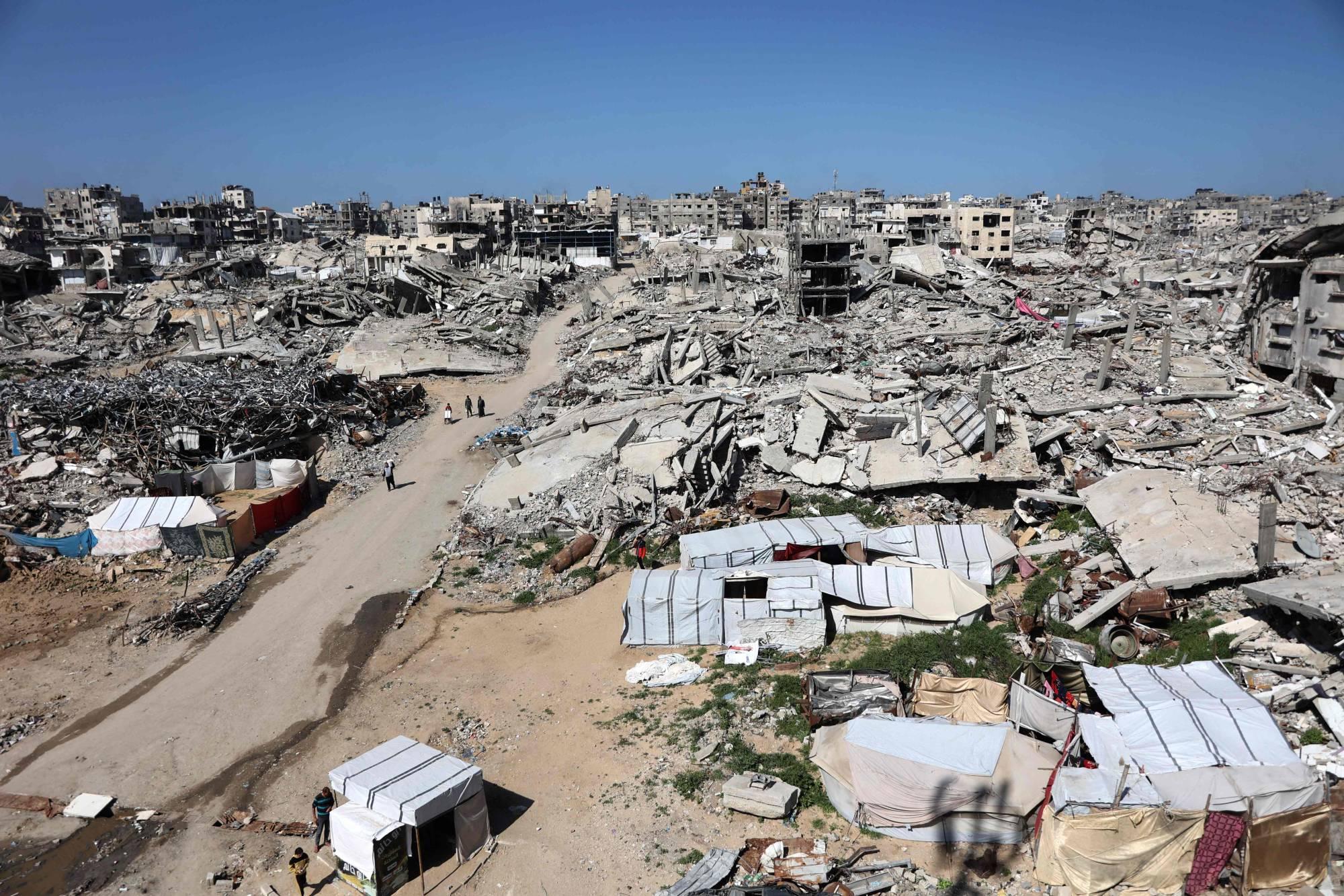 شبكة المنظمات الأهلية تحذر من استمرار السيطرة الإسرائيلية على مساحات واسعة وعرقلة جهود الإغاثة