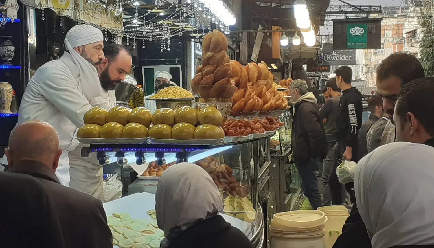 أخصائية تغذية تؤكد إمكانية الاستمتاع بالحلويات مع ضبط النظام الغذائي ومراقبة السكر