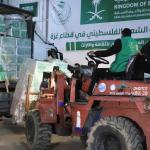 وصول قافلة مساعدات سعودية إلى قطاع غزة لدعم الأسر المتضررة