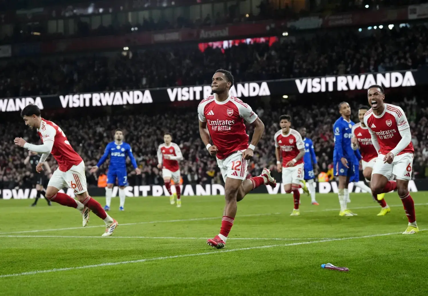 تيمبر وساليبا يقودان الانتصار في «الإمارات»… وأرتيتا يشيد بالروح القتالية والكرات الثابتة