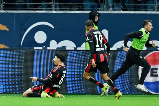 شايبي يقود فرانكفورت للفوز… شتوتغارت يكتسح فولفسبورغ ولايبزيغ يتجاوز هامبورغ