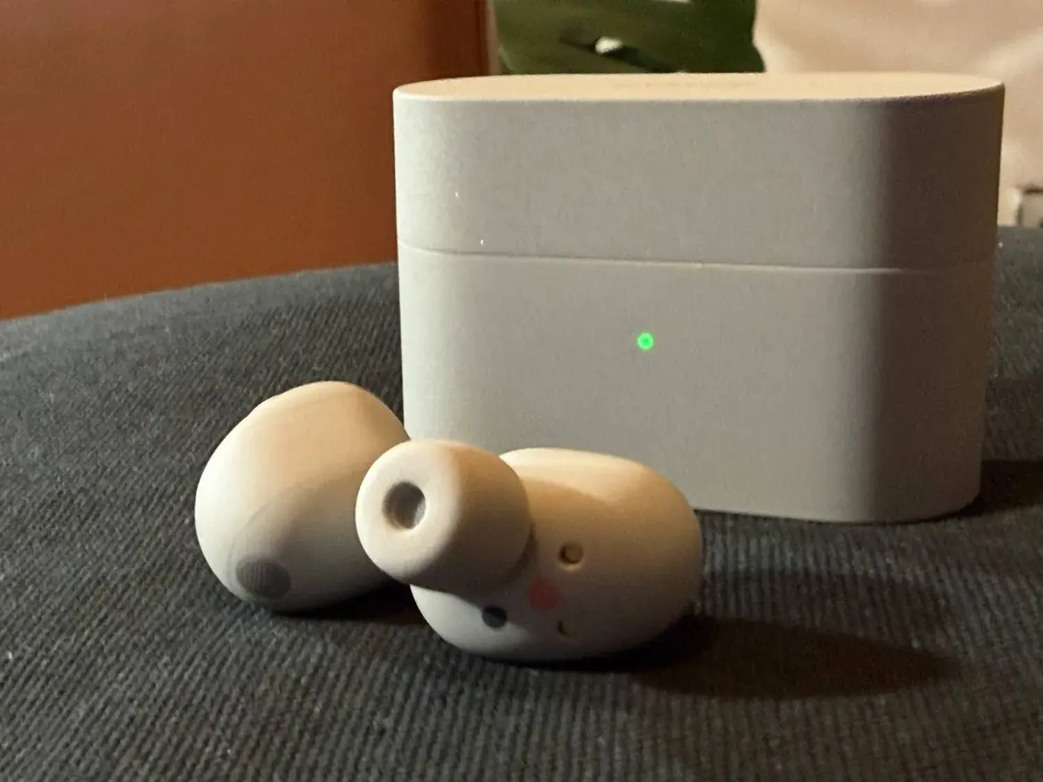 معالج جديد و8 ميكروفونات وتقنيات ذكاء اصطناعي تمنح تجربة استماع أكثر نقاء وذكاء