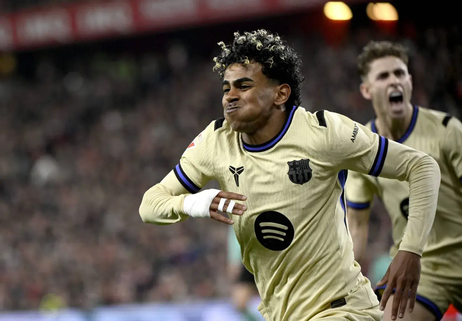 الأمين جمال يقود برشلونة بهدف الفوز، وغونزاليس يمنح أتلتيكو النقاط الثلاث، فيما يحقق أوساسونا تعادلاً مثيراً مع ريال مايوركا