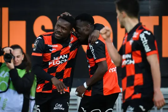 لانس يهدر فرصة الصدارة بخسارة مفاجئة أمام لوريان في الدوري الفرنسي