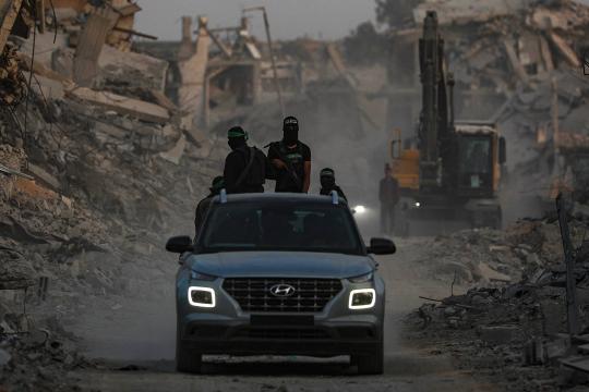 صحيفة: خالد مشعل تواصل مع فصائل غزة لبحث مصير السلاح