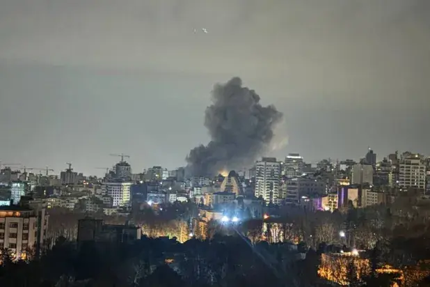 القصف يأتي في سياق تصعيد متبادل عقب استهداف مجمع نطنز النووي من قبل الولايات المتحدة وإسرائيل