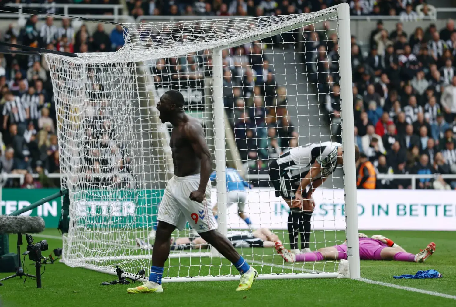 أهداف قاتلة تقلب الموازين في صراع المراكز الأوروبية والهروب من الهبوط بالدوري الإنجليزي