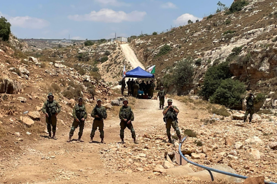 رئيس هيئة مقاومة الجدار يحذر من تصاعد جرائم المستوطنين ويطالب الفلسطينيين باليقظة