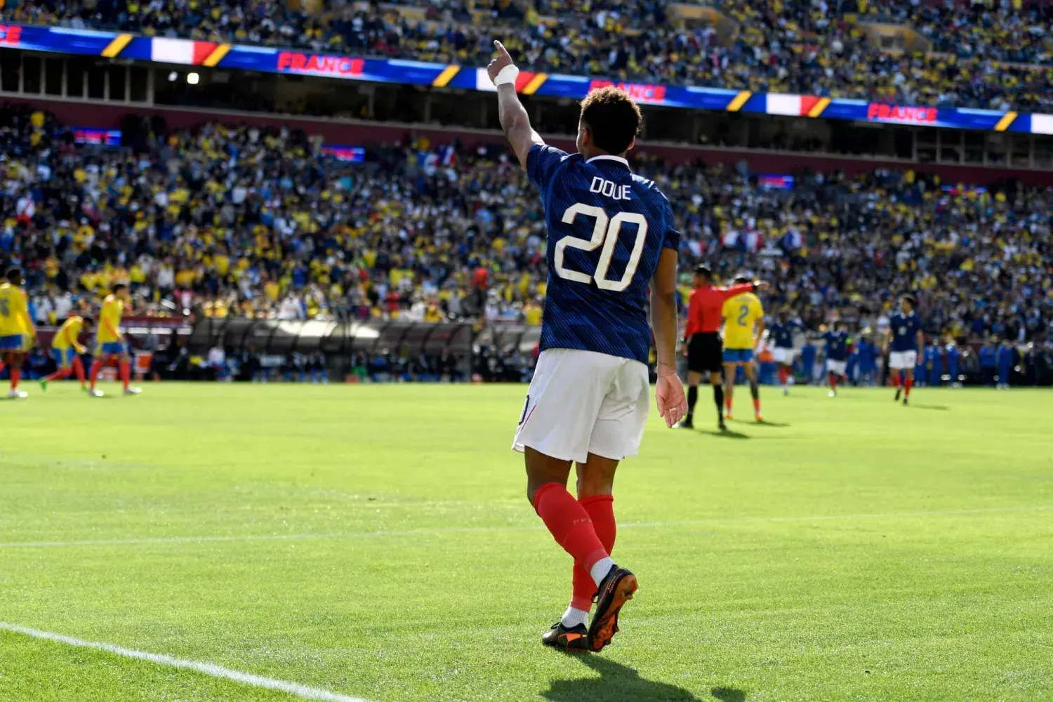 ثنائية لديزيري دوي تقود الديوك لتحقيق فوزها الثاني على التوالي في جولتها الأميركية