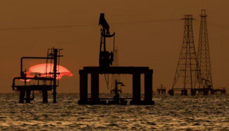 خام "برنت" يقترب من مكاسب شهرية قياسية وسط مخاوف على الإمدادات ومضيق هرمز