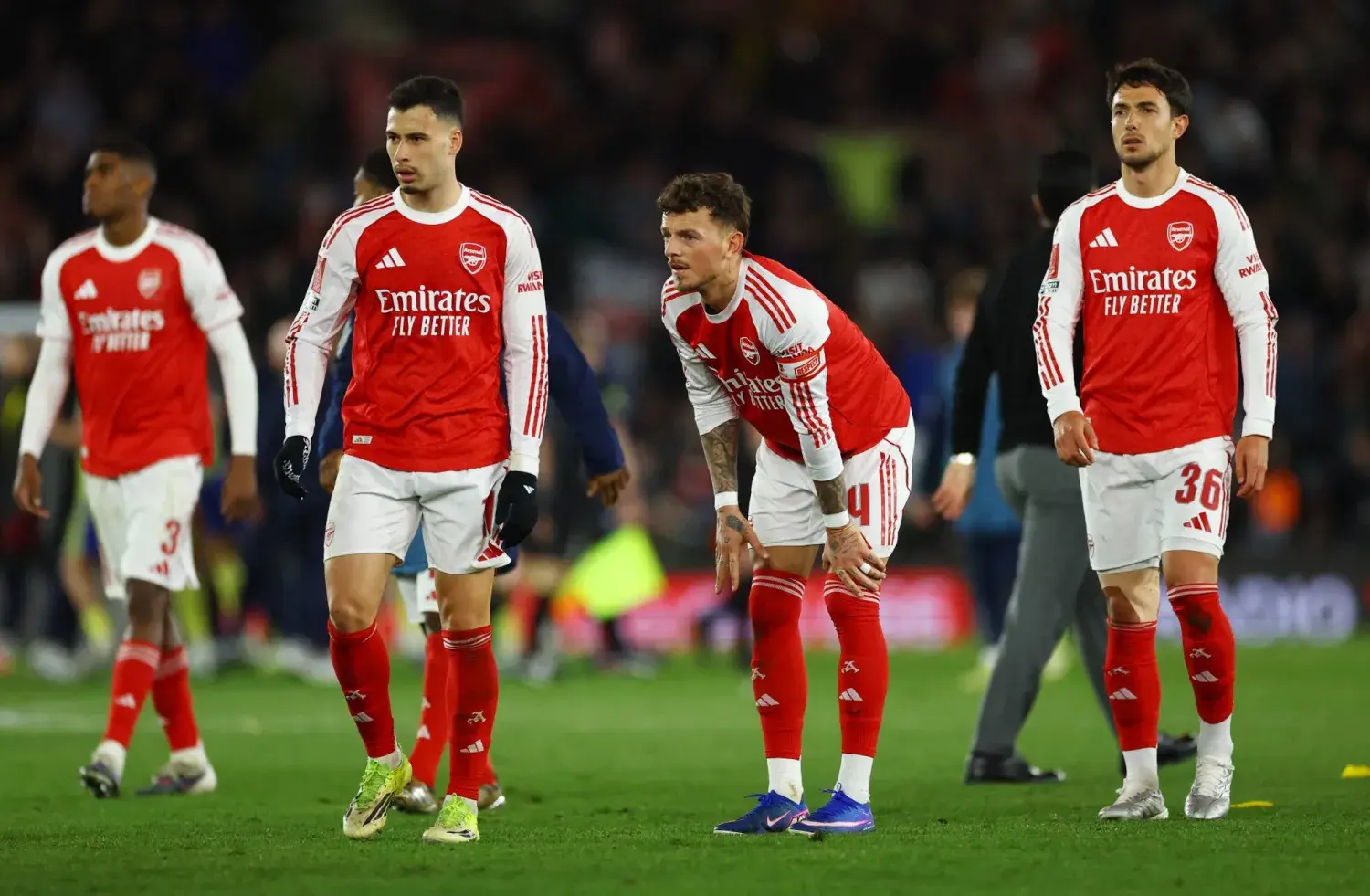 مفاجأة مدوية تُطيح بالمتصدر وتأهل مستحق للبلوز إلى نصف النهائي