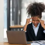 ارتفاع حالات الصداع المصحوب بألم العين.. أسباب متعددة وطرق علاج فعّالة