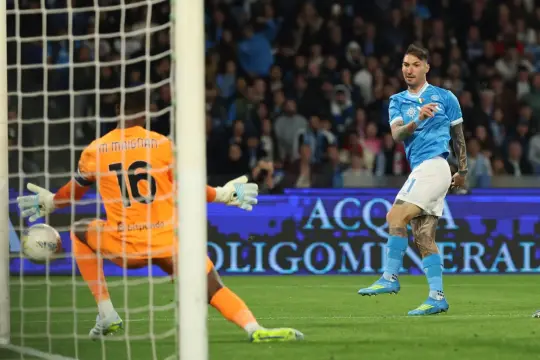 نابولي يتجاوز ميلان بهدف بوليتانو ويواصل ملاحقة إنتر في الدوري الإيطالي