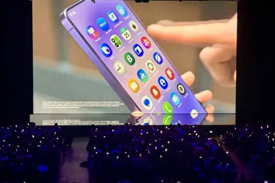 سامسونغ تكسر الحاجز بين أندرويد وiOS بدعم تبادل الملفات مع أجهزة أبل