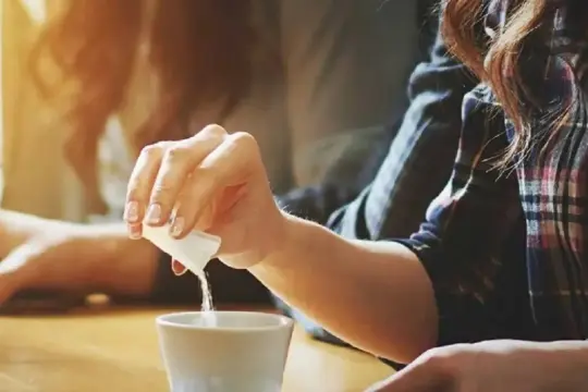 دراسة: المحليات الصناعية قد تؤثر على الأجيال عبر تغييرات بيولوجية في الأمعاء والجينات