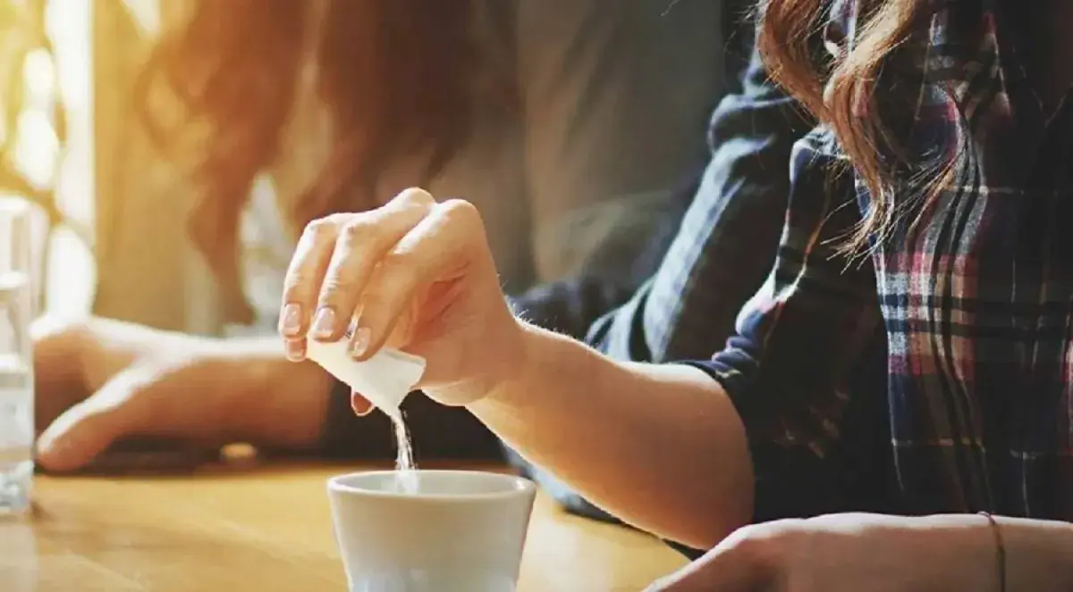 أبحاث على الفئران تكشف ارتباط “السكرالوز” و”ستيفيا” بتغيرات في الأيض والميكروبيوم تمتد إلى جيلين