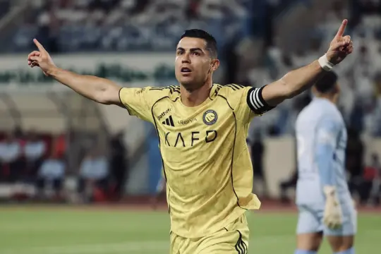 النصر يواصل الزحف نحو اللقب بثنائية رونالدو وفيليكس أمام الأخدود