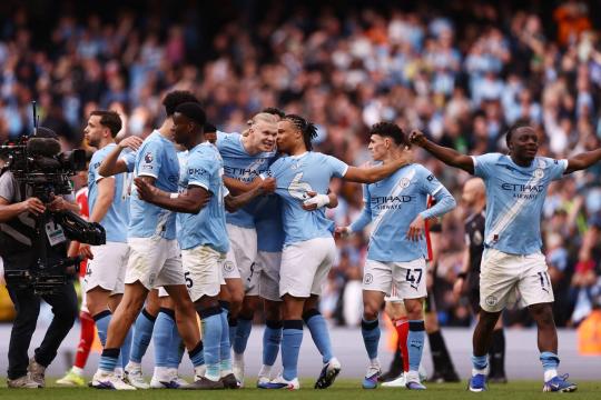 مانشستر سيتي يهزم آرسنال ويشعل صراع صدارة الدوري الإنجليزي